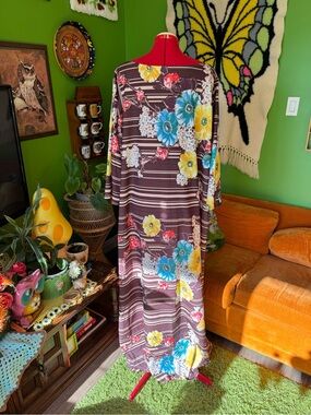 Vintage 70e Floral Stripe Maxi Dress — Multicolor Flowers on Brown